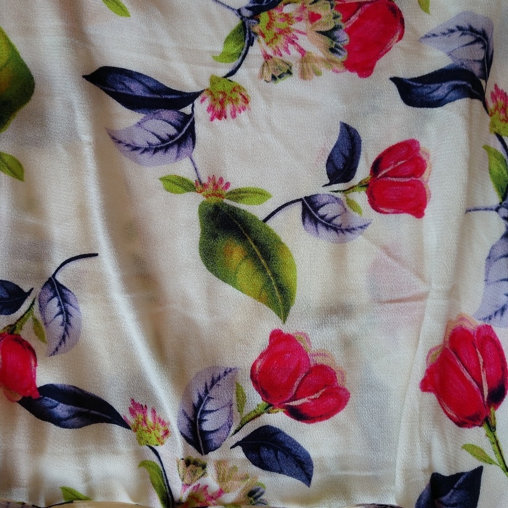 Spring Time Floral Blouse - Picture 3 of 8